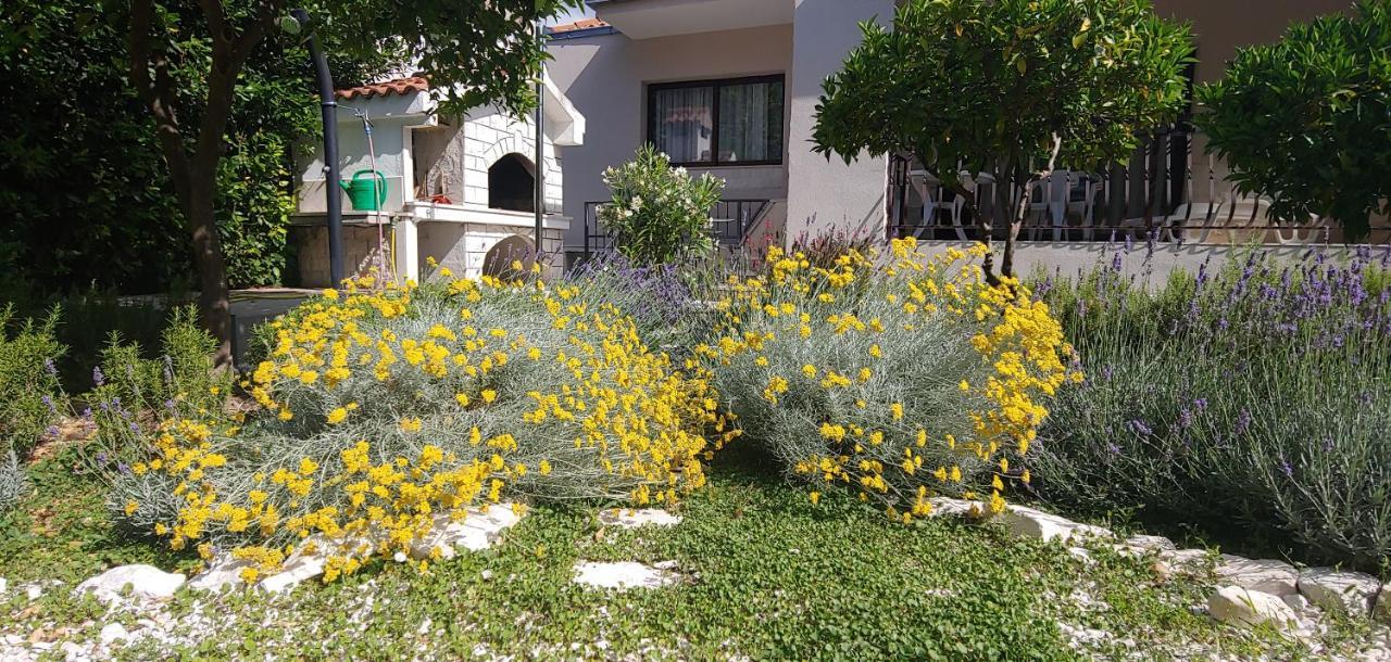 Holiday home Ruzmarin *